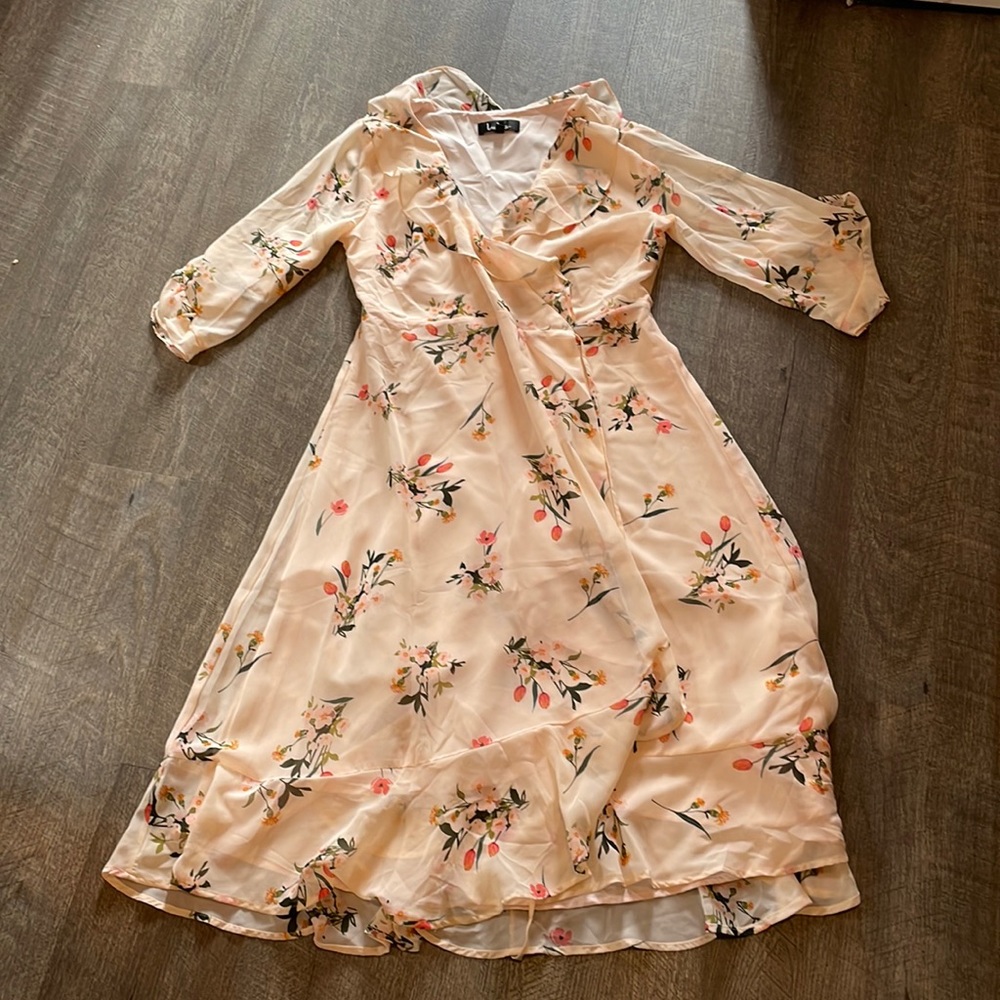Lulu’s Love Song Blush Floral Print Ruffled Midi Dress - Size M